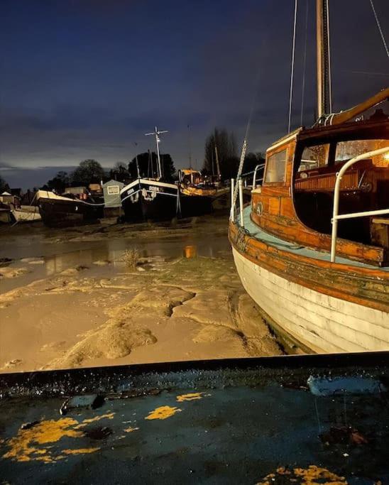Toosey Lass - St Osyth Creek Saint Osyth Bagian luar foto