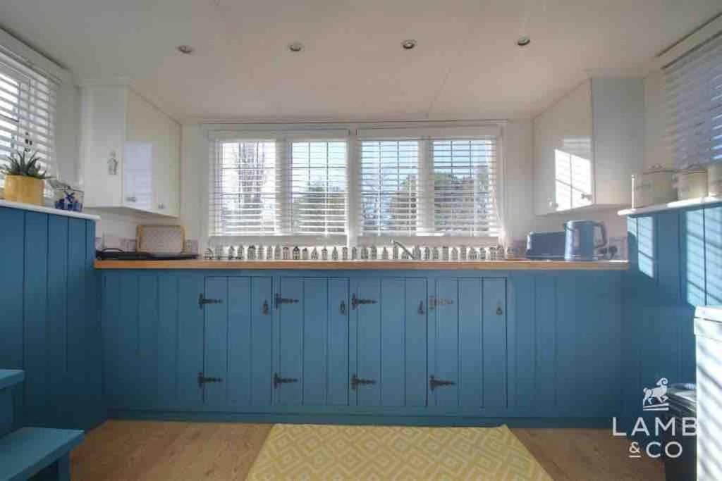 Toosey Lass - St Osyth Creek Saint Osyth Bagian luar foto
