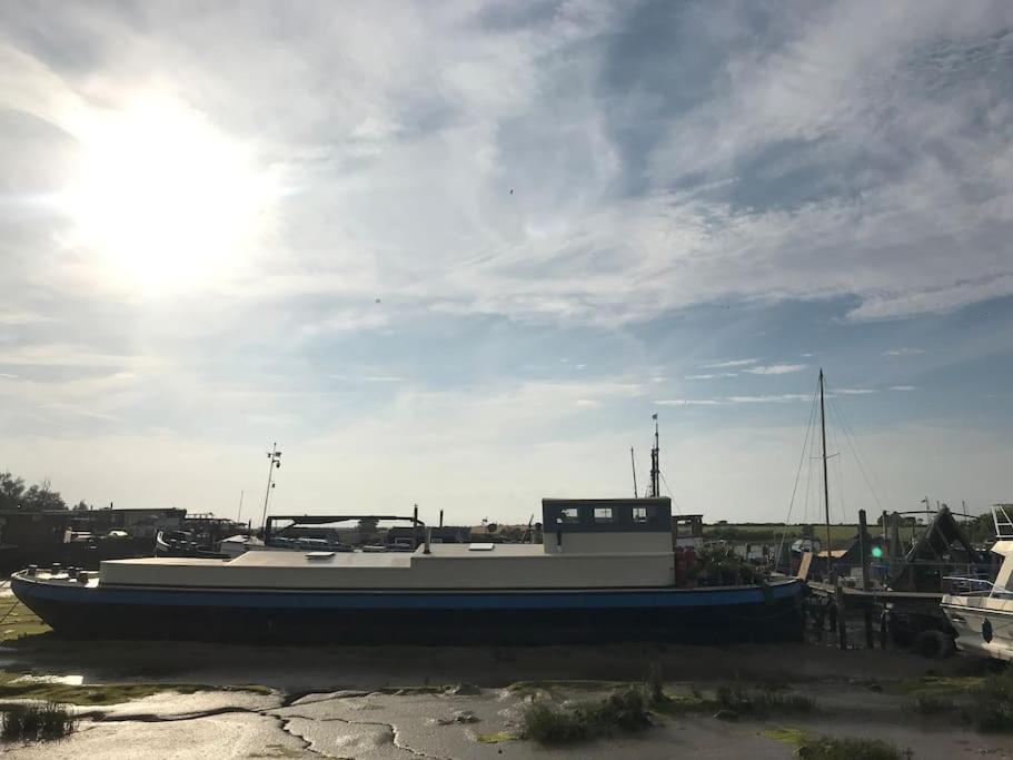 Toosey Lass - St Osyth Creek Saint Osyth Bagian luar foto