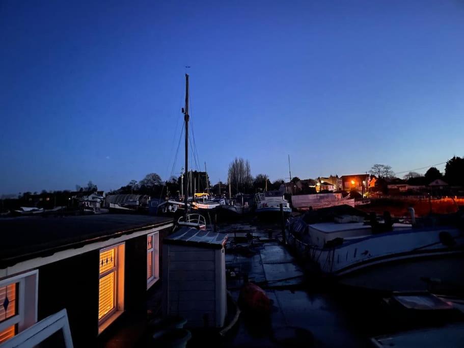 Toosey Lass - St Osyth Creek Saint Osyth Bagian luar foto