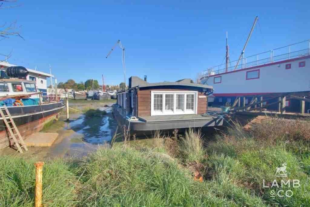Toosey Lass - St Osyth Creek Saint Osyth Bagian luar foto