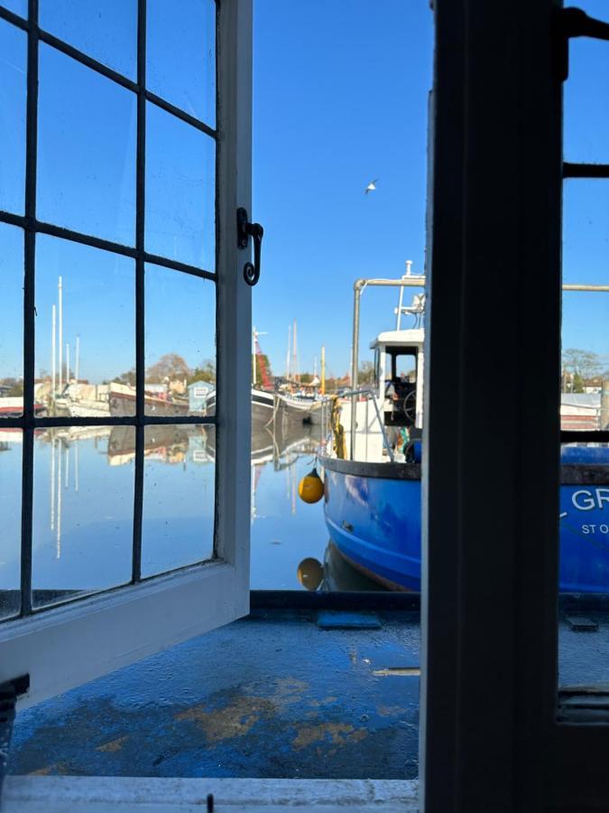 Toosey Lass - St Osyth Creek Saint Osyth Bagian luar foto